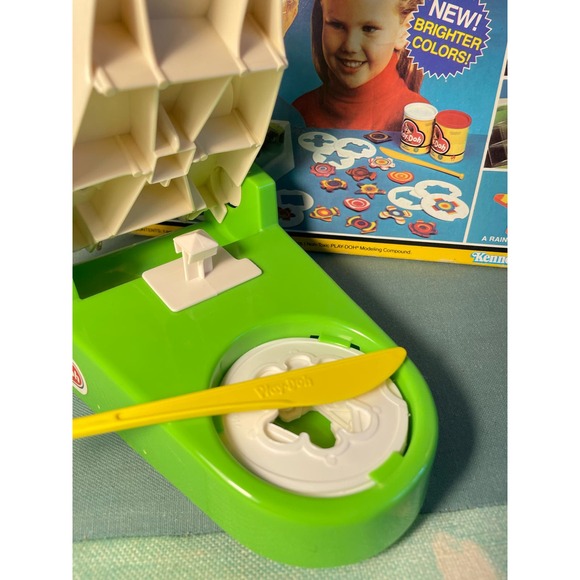 Play-Doh Rainbow Rings Extruder Toy - 1981 COMPLETE - Picture 5 of 11